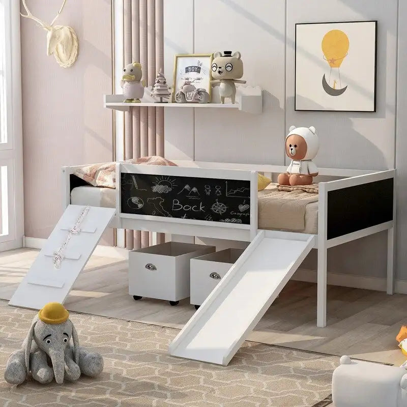 Lit superposé simple en bois avec toboggan, rangements, échelle et tableau noir
