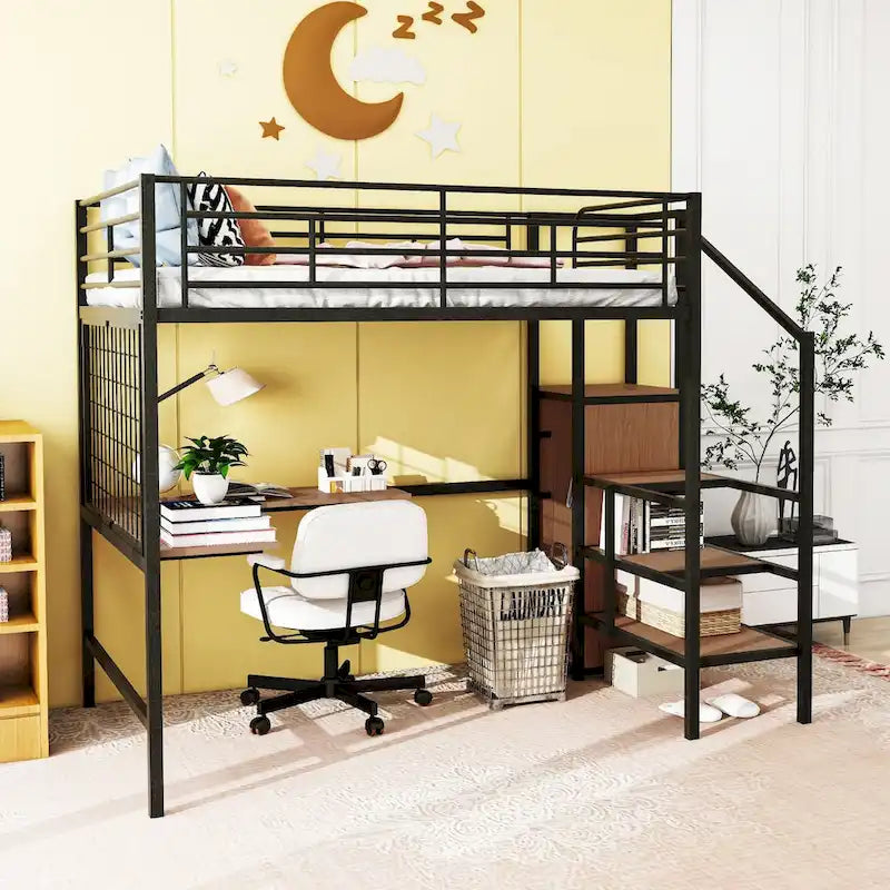 Lit mezzanine en métal pleine grandeur avec bureau, grille métallique, échelle de rangement latérale et armoire